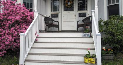 Queen City Duplex centrally located sleeps up to 6