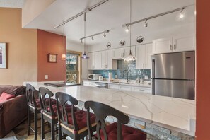 Microwave, stovetop, dishwasher, coffee/tea maker - Beautiful Slope-Side Condo, Community Hot Tubs, Steps to Gondola/Main Street! (Breckenridge)