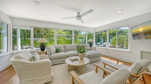 TV - VR25-00127 Hello Beach and LIDO KEY walking distance to everything. Luxury Home with Private Pool (Sarasota)