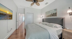 5 bedrooms, desk, WiFi, bed sheets