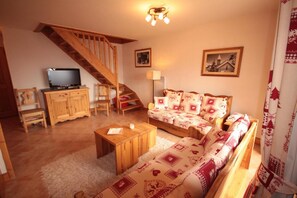 Living area - 200m from shops, 3rd floor, swimming pool, parking, tv, ski locker, 120m², Les Saisies (Villard-sur-Doron)