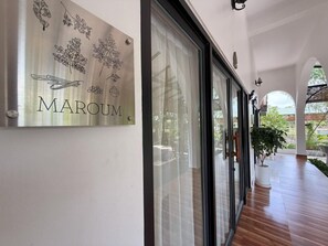 Premier Double Room, 1 King Bed, Non Smoking, Courtyard View | Hypo-allergenic bedding, desk, laptop workspace, soundproofing