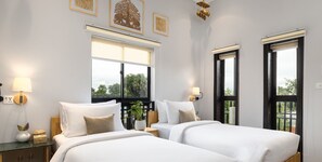 Kamar Double atau Twin Deluks, balkon, pemandangan resor | Seprai antialergi, meja kerja, ruang kerja ramah laptop, dan kedap suara