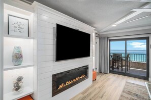 Smart TV, fireplace