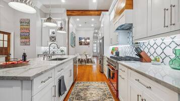 Fridge, microwave, stovetop, dishwasher