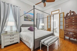 5 Schlafzimmer, Schreibtisch, Bügeleisen/Bügelbrett, Reisekinderbett