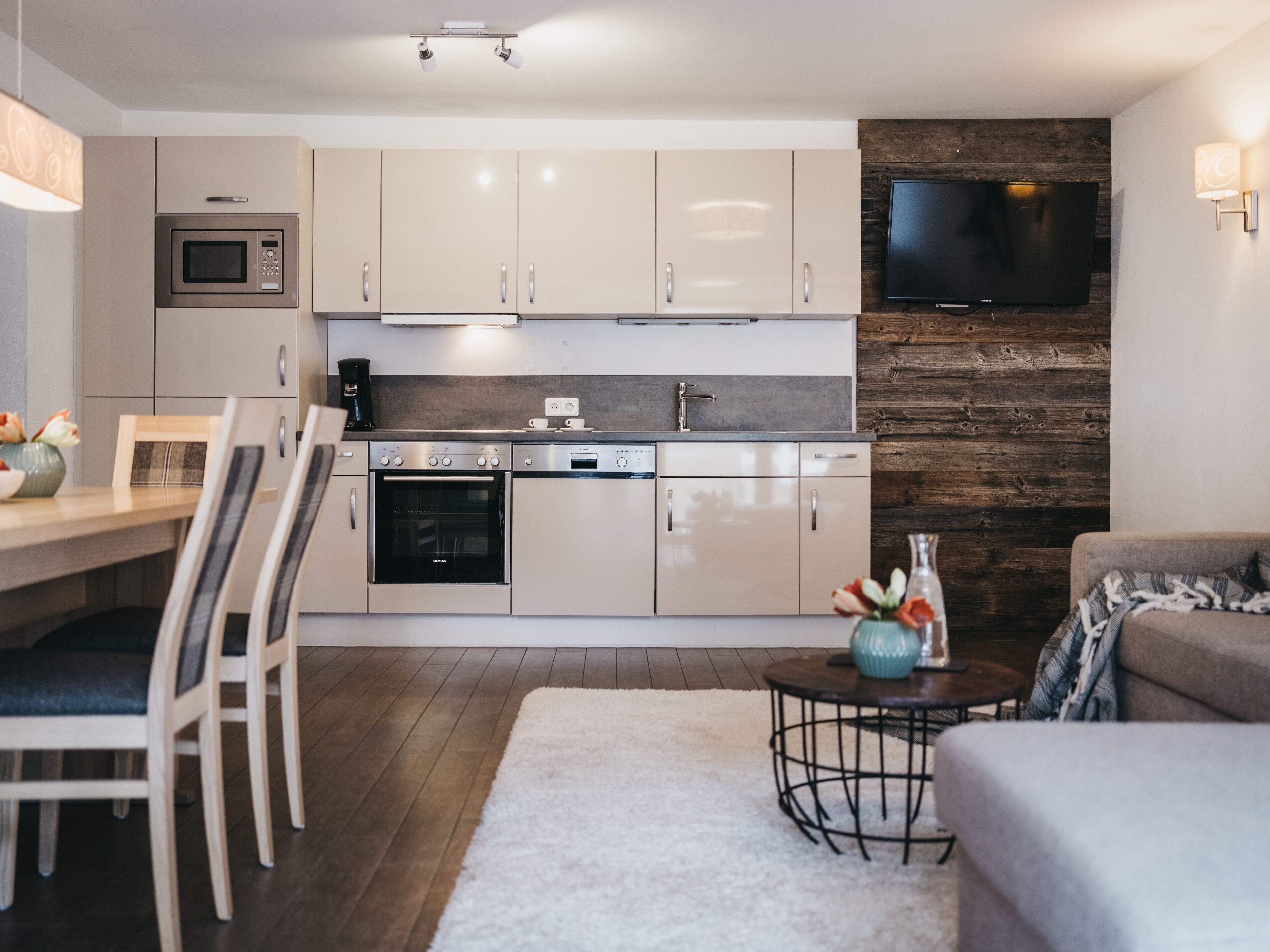 Basic Apartment, Balcony | Private kitchen | Fridge, oven, stovetop, cookware/dishes/utensils