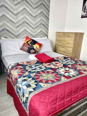 3 quartos, ferros/tábuas de passar roupa, Wi-Fi, roupa de cama