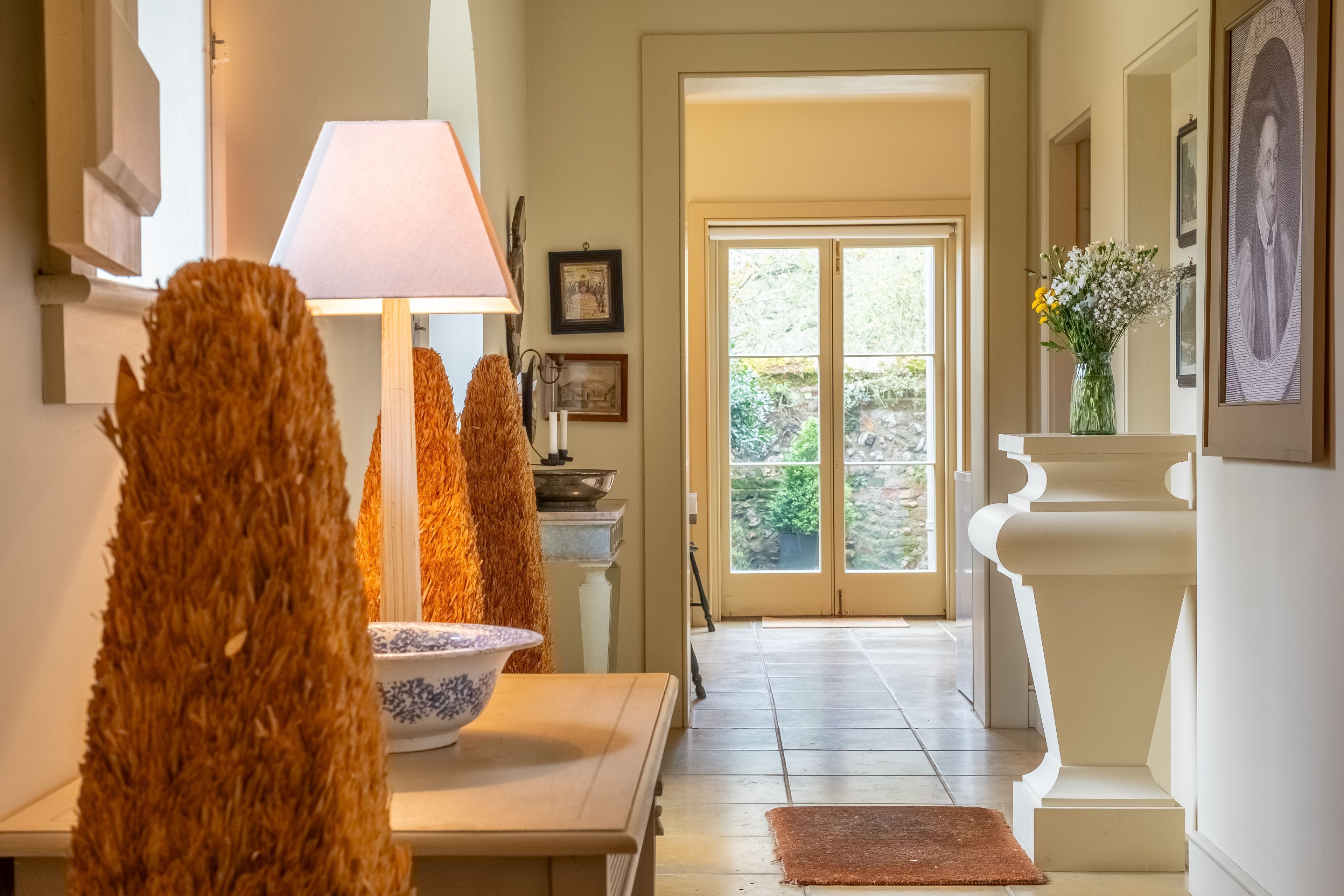 المنشأة من الداخل