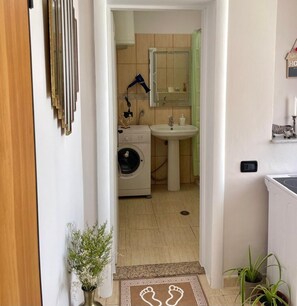 Hårtørrer, håndklæder, Sæbe, Toiletpapir