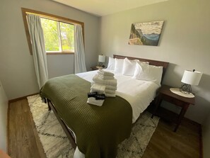 4 bedrooms, desk, iron/ironing board, travel cot
