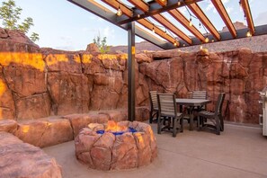 Outdoor dining - Sage Creek at Red Sunset (Moab)