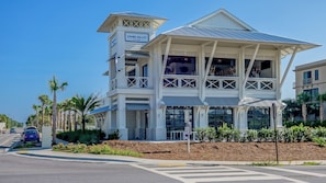 Exterior - Pet Friendly - 2 Community Pools - Modern Beach House Charm (Santa Rosa Beach)