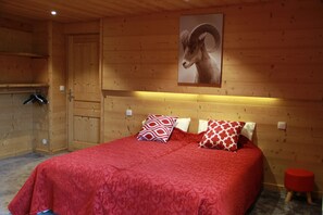 4 bedrooms, travel cot, free WiFi
