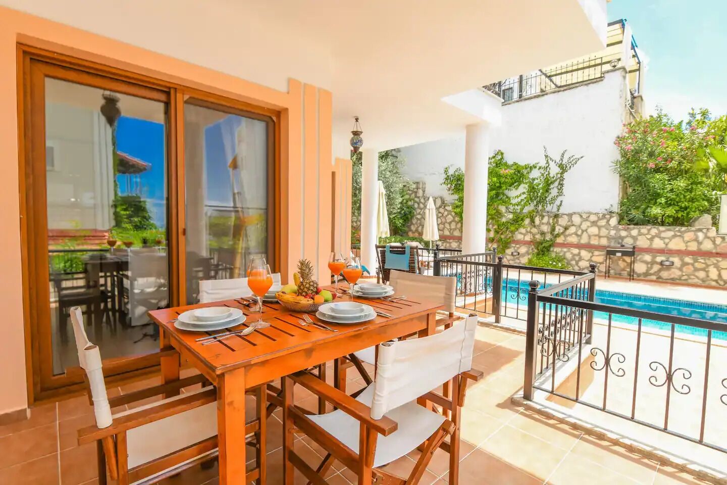 屋外ダイニングエリア