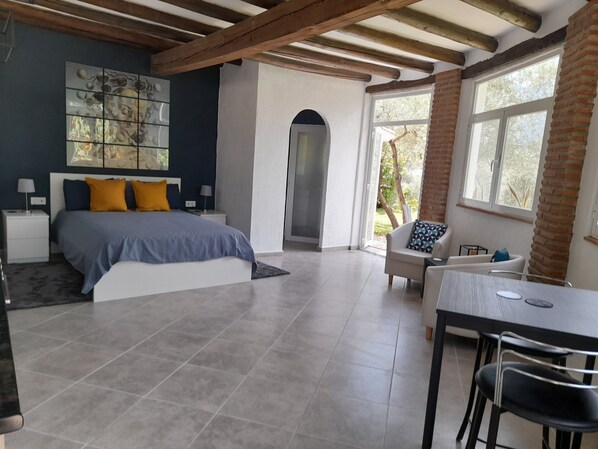 1 bedroom, bed sheets - Escondido - Tijola, Orgiva.
Studio, gardens & private pool, mountain views. (Orgiva)