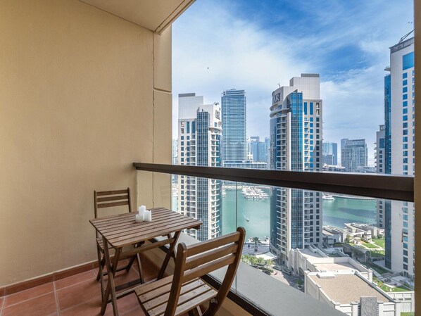Apartment | Dining