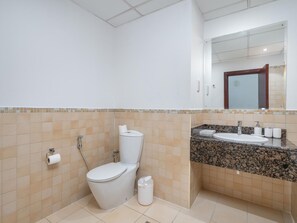 Apartment | Bathroom - 3BR Boutique Apt Near JBR Beach by Belvilla (Dubai)