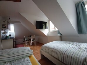 1 dormitori, planxa i posts de planxar, wifi gratuïta i roba de llit