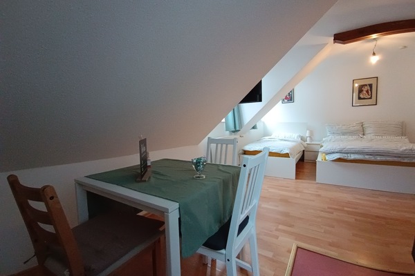 1 dormitori, planxa i posts de planxar, wifi gratuïta i roba de llit