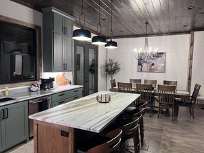 Dining - Burning Daylight Luxury Cabin - Broken Bow, OK (Broken Bow)