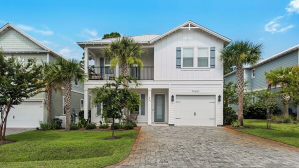 Exterior - Spacious Home, Private Backyard, and Community Pool (Miramar Beach)