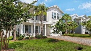 Exterior - Spacious Home, Private Backyard, and Community Pool (Miramar Beach)