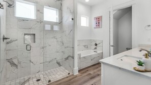 House, Multiple Beds, Patio, Garden View (Sea La Vie in Miramar Beach) | Bathroom | Towels, toilet paper