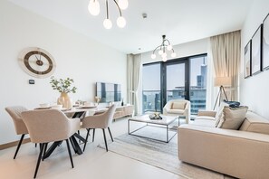 TV - Delightful 2BR Apartment in VIDA Residences Dubai Marina by Deluxe Holiday Homes (Dubai)