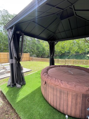 Terrace/patio - Peaceful Retreat 9 min to Stadium 14 min to the Beach (Jacksonville)