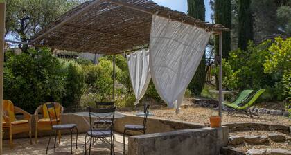 GĂźte Eden, aux Mirabelles, piscine commune