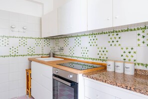 Refrigerador, horno, parrilla de estufa y periquera 