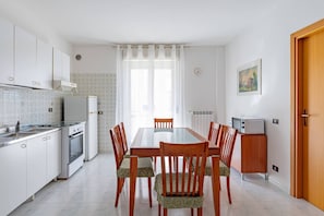 Fridge, microwave, oven, stovetop - Borgata Marina 23 - YourPlace Abruzzo (Torino di Sangro)
