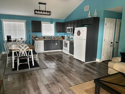 In the Heart of Port A! Beach - Boat - Fish! Cart Zone - Pets OK - Fenced Yard