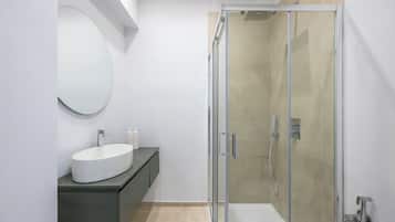 Tripla familiare | Bagno | Asciugacapelli, bidet, asciugamani, sapone