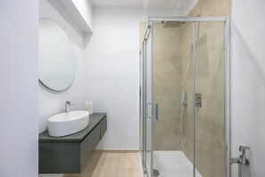 Family Triple Room | Bathroom | Hair dryer, bidet, towels, soap - Montesanto View Rooms by Wonderful Italy (Naples)