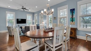 House, Multiple Beds, Patio, Garden View (Grayt Comfort) | In-room dining