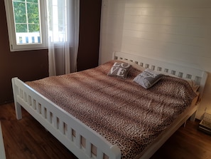 2 chambres, fer et planche à repasser, draps fournis