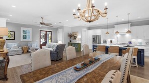 Casa, varias camas, patio, vista al jardín (Grayton Grateful) | Interior