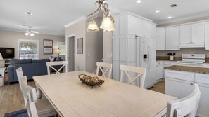 In-room dining - Great Gulf-side Views - Free Seasonal Beach Chairs! (Santa Rosa Beach)