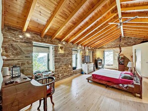 3 室のベッドルーム、デスク、アイロン / アイロン台、WiFi (無料)