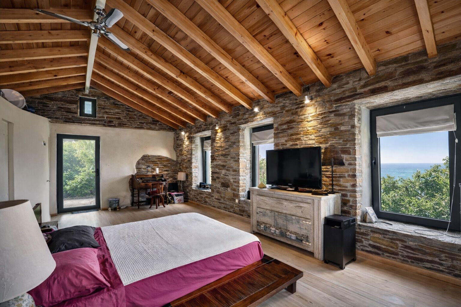 3 Schlafzimmer, Schreibtisch, Bügeleisen/Bügelbrett, kostenloses WLAN