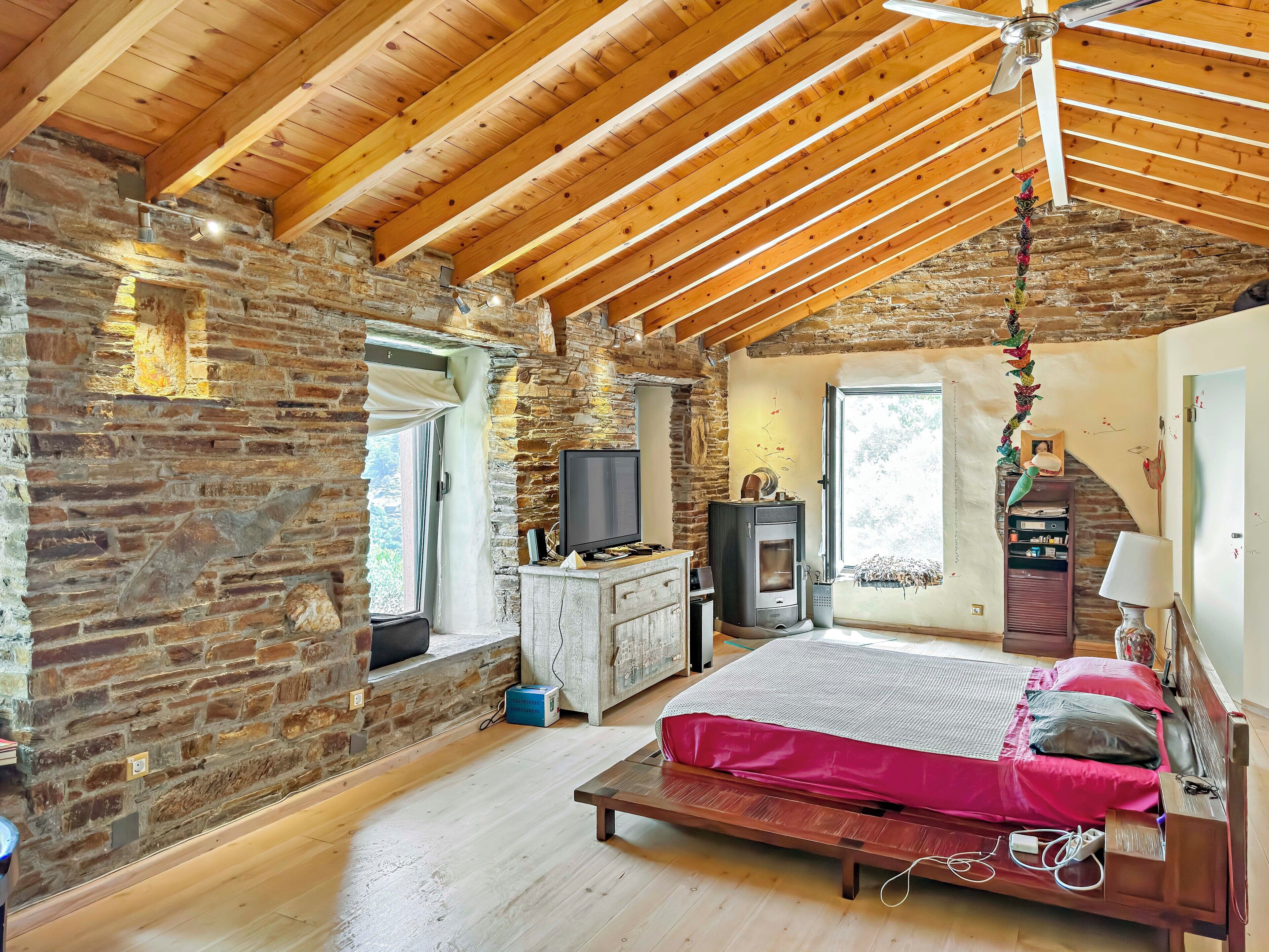 3 camere, una scrivania, ferro/asse da stiro, Wi-Fi gratuito