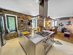 冷蔵庫、電子レンジ、オーブン、食器洗い機