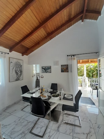 Dining. Villabadlou " Lodge Ti-kaco Vaniy " une Pépite Avec vue Panoramique