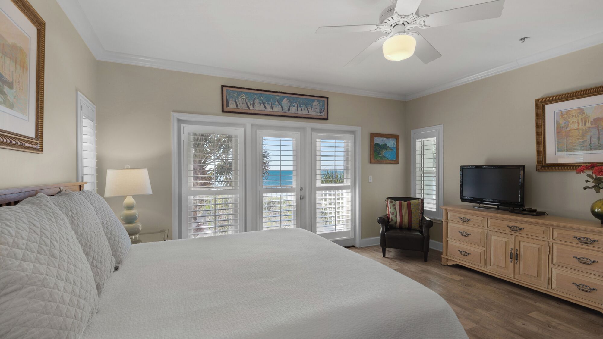 Condo, várias camas, sacada, vista para o oceano (Seagrove By The Sea IIC) | 4 quartos, individualmente decorados, individualmente mobiliados