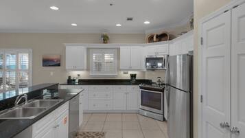 Condo, Multiple Beds, Balcony, Ocean View (Seagrove By The Sea IIC) | Private kitchen