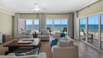 Appart'hÎtel, plusieurs lits, balcon, vue océan (Sago Sands 402) | Coin séjour