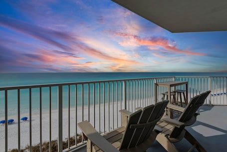 Áreas de la propiedad. Gulf Front in Seagrove Beach With Sweeping Views