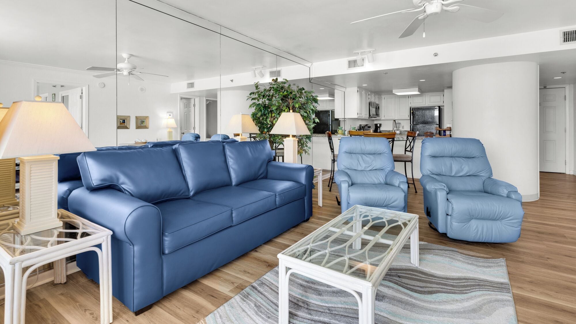 Leilighet, flere senger, balkong, havutsikt (One Seagrove Place 607) | Oppholdsområde